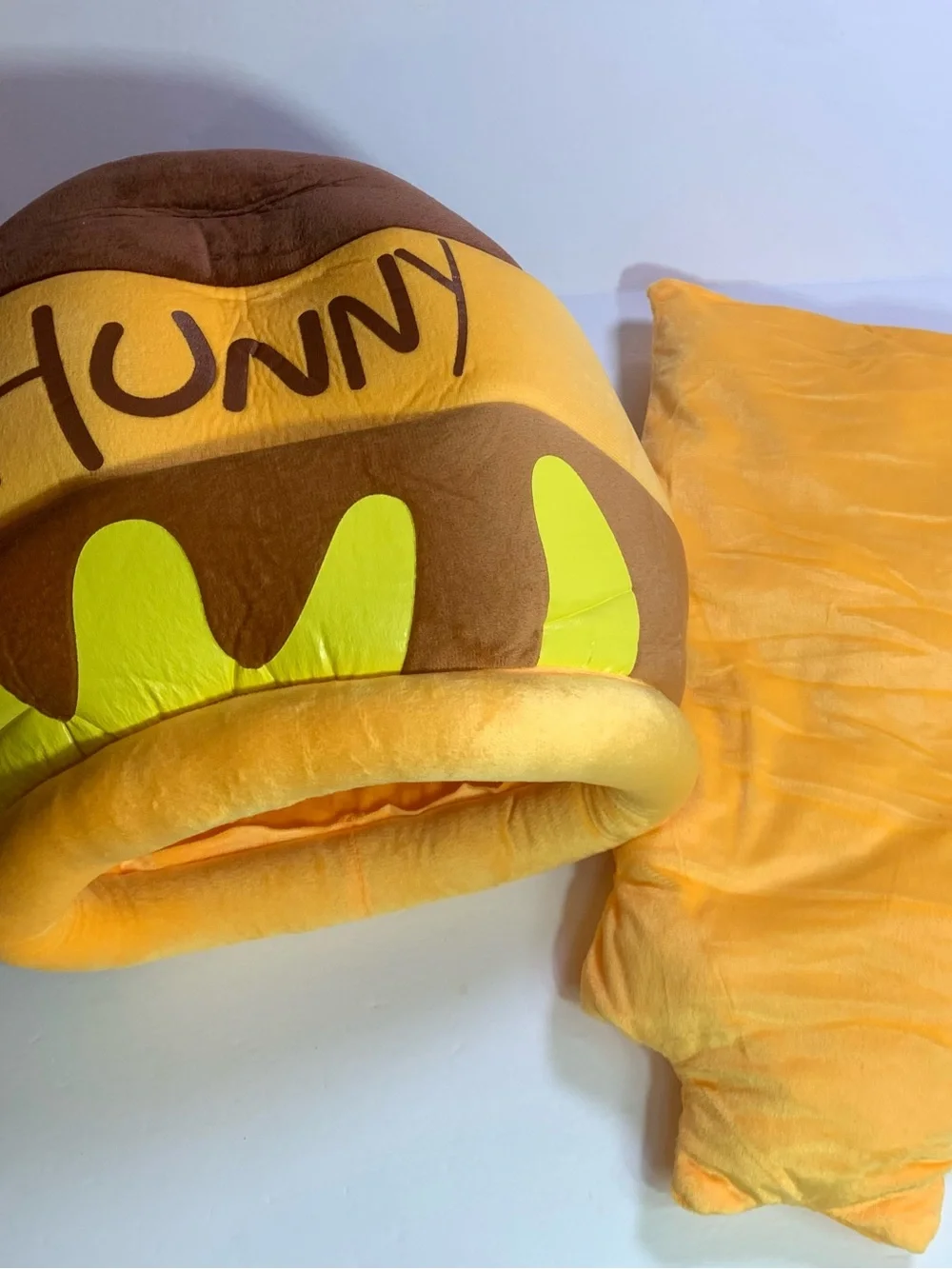 HUNNY Honey Pot Plush Cat Nest Bed - NWOT